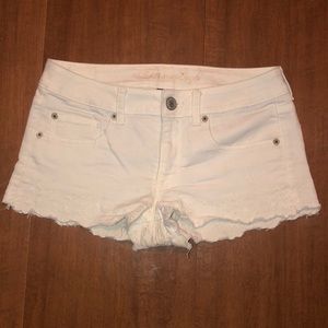 White American Eagle Outfitters Shorts Size 6